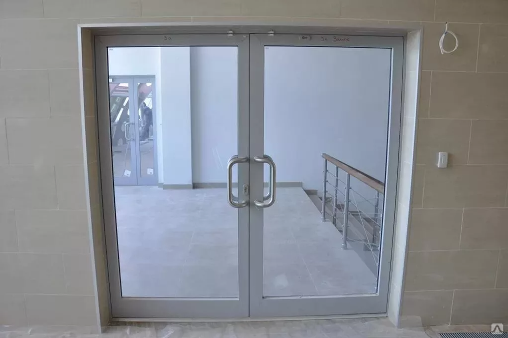 Алюминиевые входные двери: двух и одностворчатые, для частного дома и квартиры
