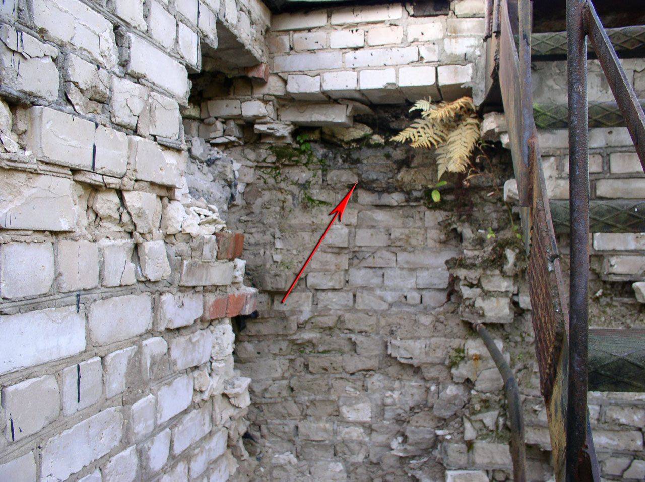Ремонт кирпичной кладки стен отдельными местами: технология восстановления наружных, а также цена реставрации трещин и дефектов, обследование и способы укрепления