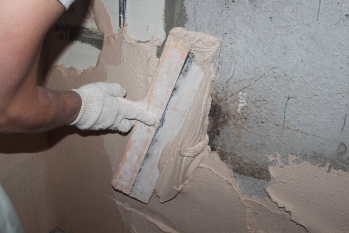 Штукатурка стен гипсовой штукатуркой: как разводить гипсовую смесь, как наносить на цементную штукатурку, оштукатуривание стен своими руками