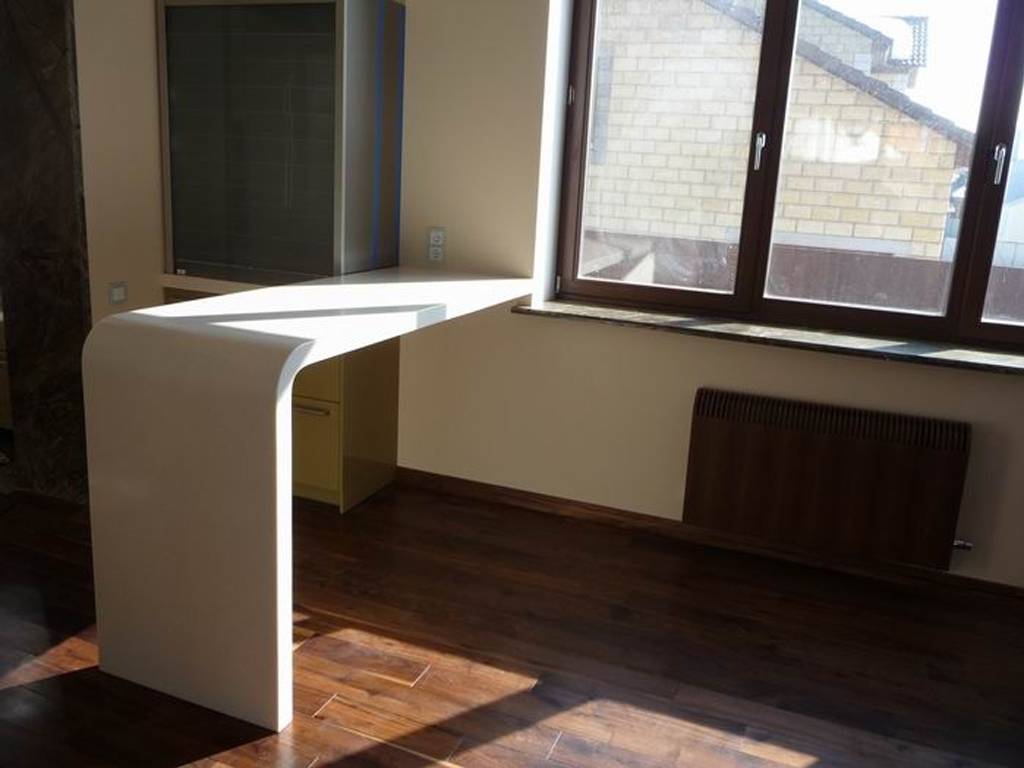 Барная стойка в квартире и доме: в гостиной, на кухне, на балконе, на участке – как удобно разместить (75 фото)