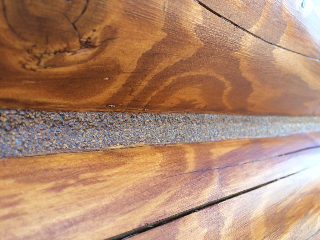 Стык плитки и ламината — жидкая пробка или порожек: сравнение и инструкция по монтажу