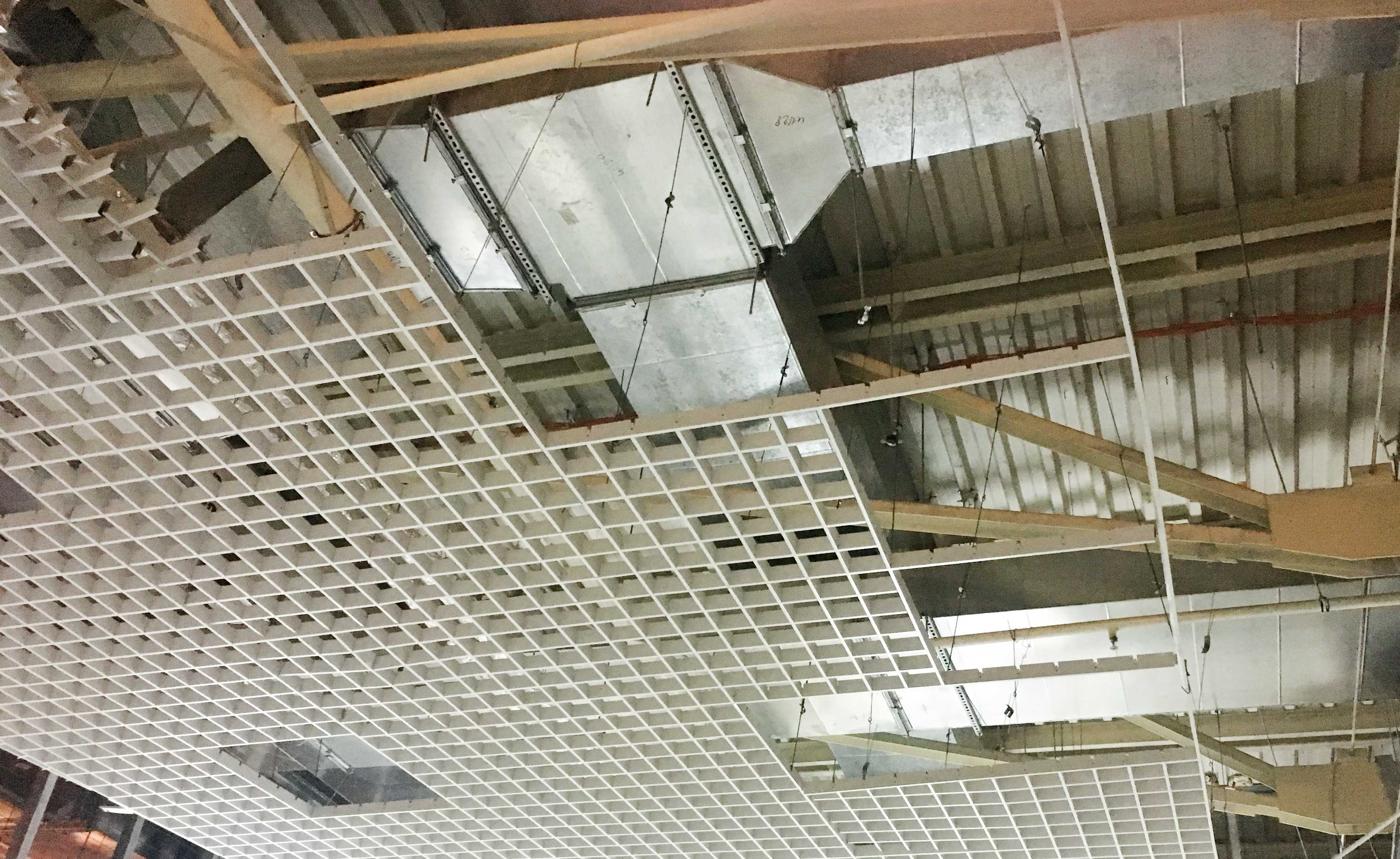 Подвесной потолок грильято: монтаж решетчатого навесного потолка, ячеистая решетка на потолке