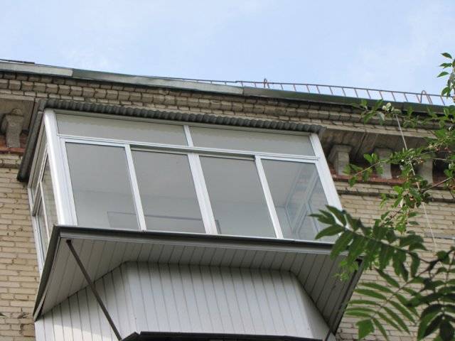 Ремонт балкона в хрущевке: остекление и дизайнерские решения