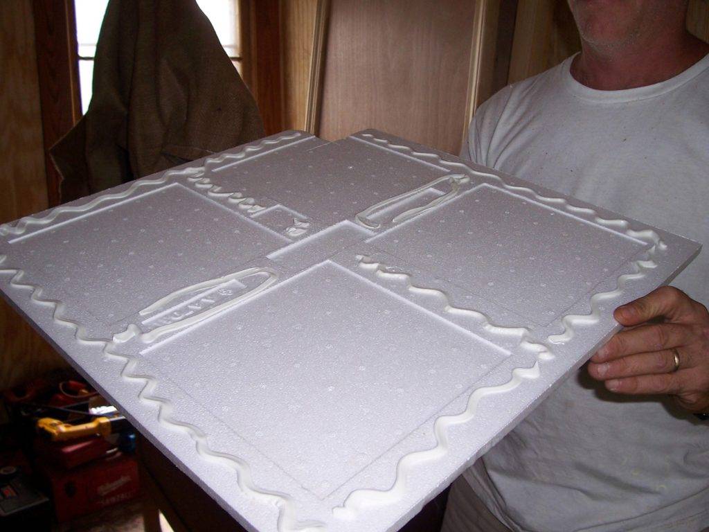 Как клеить потолочную плитку правильно из пенопласта и разные способы