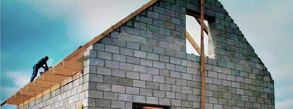 Рекомендации строителей, как и чем крепить пеноплекс к кирпичной стене для утепления