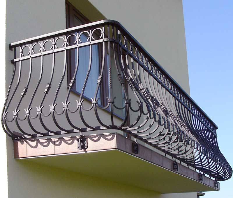 Кованые балконы – необычный французский колониальный шик (80 фото вариантов)