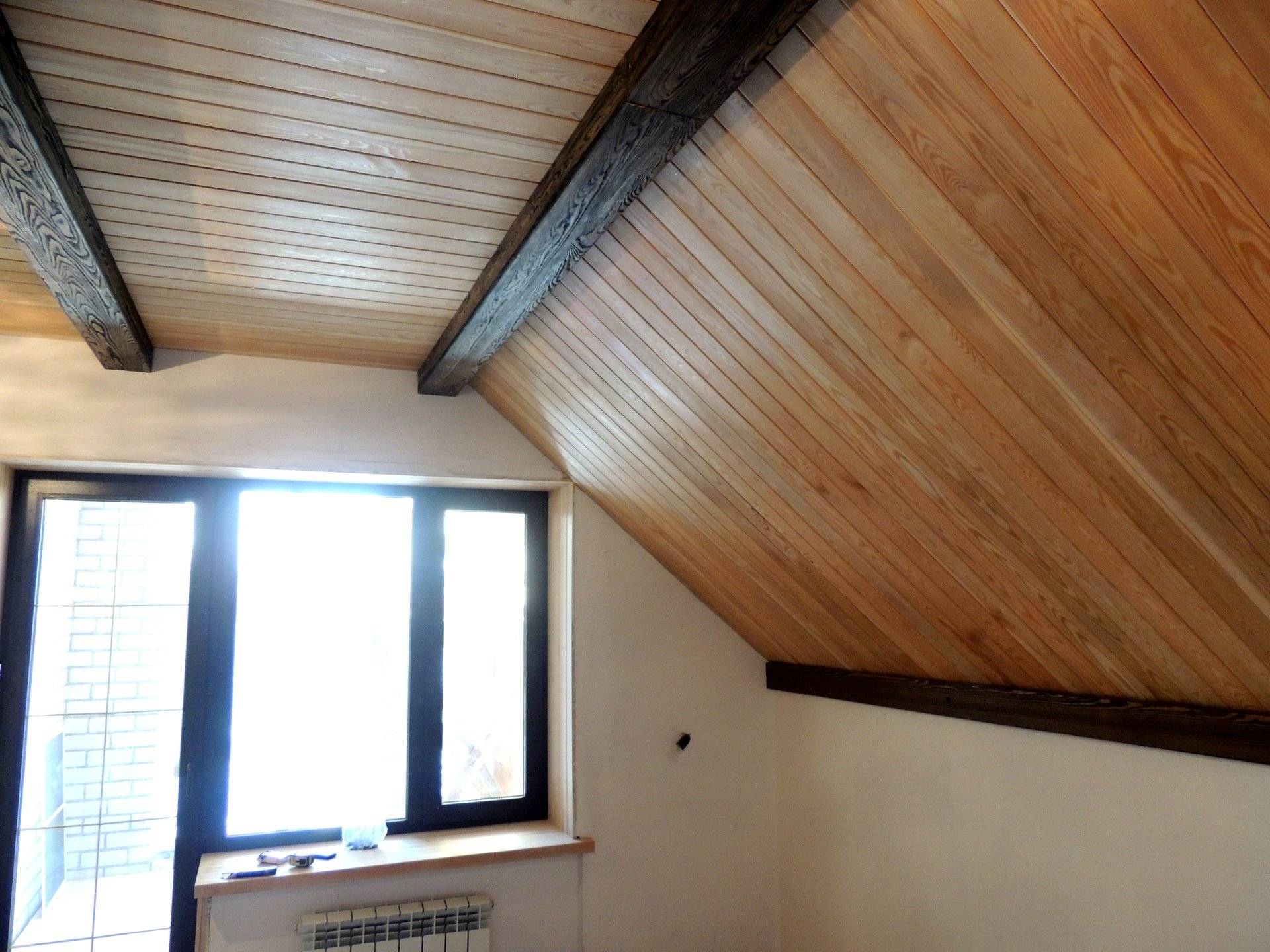 Отделка потолка в деревянном доме - иср "как сделать потолок"