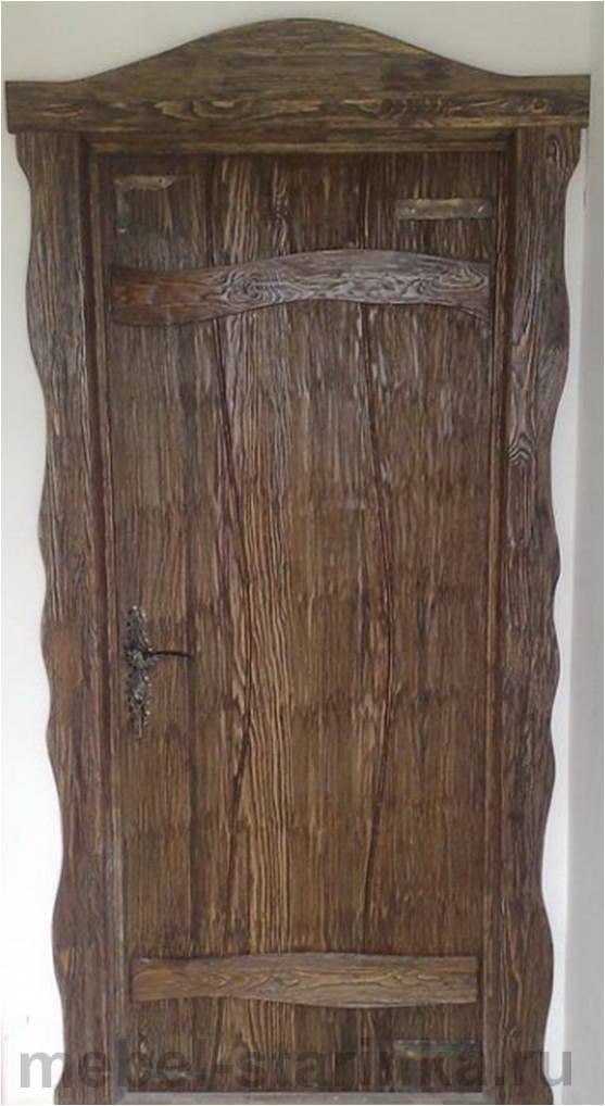 Двери под старину из дерева: входные и межкомнатные из массива сосны