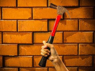 Демонтаж кирпичной перегородки: технология выполнения демонтажа кладки несущих стен