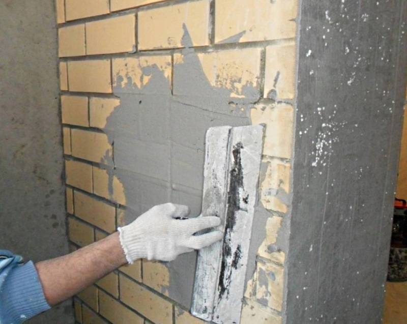 Штукатурка бетонных стен своими руками: как правильно оштукатурить в квартире, какая технология оштукатуривания лучше и нужно ли выравнивать гипсовой плитой
