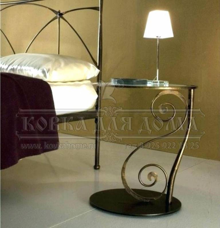 Прикроватные столики для спальни (27 фото): дизайнерские стеклянные модели на колесиках