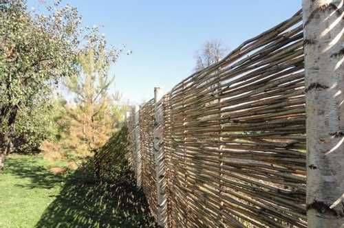 Плетеный забор — украшение и защита любого участка