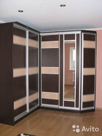 Угловые шкафы с зеркалами (33 фото): распашной зеркальный шкаф для одежды, навесной вариант цвета венге