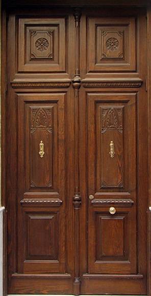 Входные деревянные двери: выбор из существующих вариантов