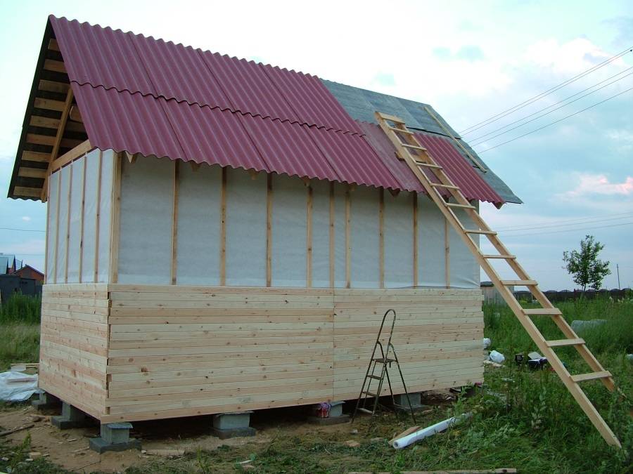 Чем покрыть крышу дома — недорого и качественно