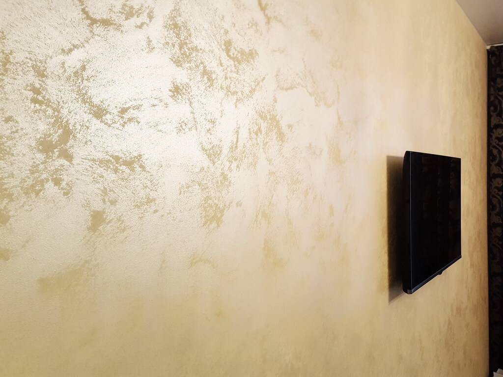 Декоративная краска для стен с эффектом шелка — объясняем все нюансы