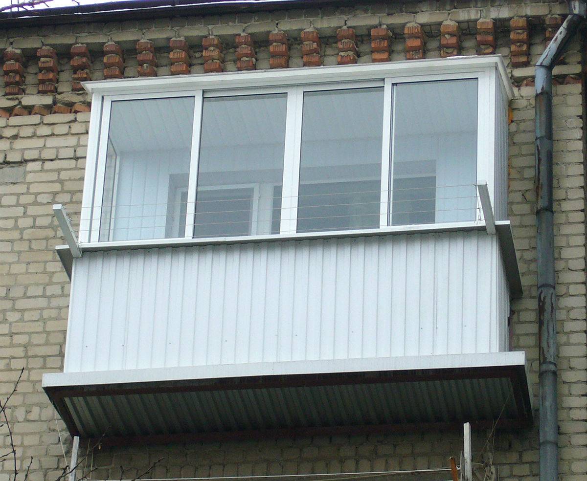 Что лучше: застеклённый балкон или открытый? -