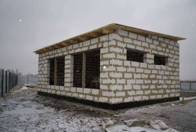 Во сколько обойдется строительство гаража из пеноблоков: предварительные расчеты. устройство фундамента, стен и сооружение односкатной крыши