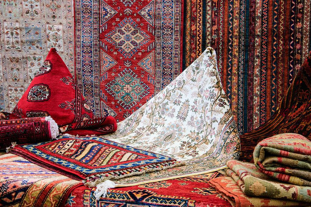Восточный ковер в современном интерьере (48 фото): туркменские, узбекские, армянские, азербайджанские ковровые изделия в восточном стиле