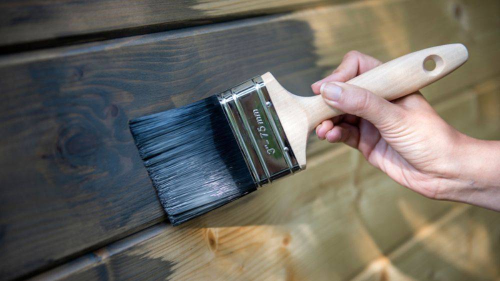 Как выбрать лучшую фасадную краску по дереву для наружных работ + особенности покраски деревянного фасада