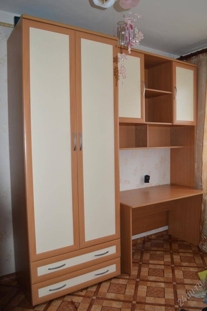 Угловая стенка (39 фото): модели с вместительным шкафом в маленькую комнату, мини-горка, небольшие итальянские стенки для хранения одежды, с партой для школьника