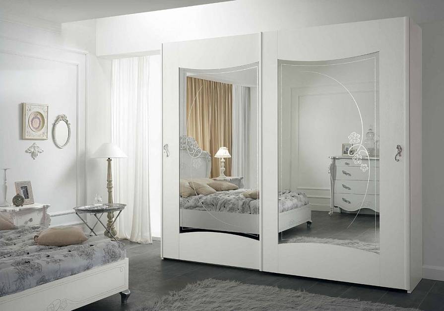 Белый шкаф купе в интерьере спальни — особенности, правила сочетания