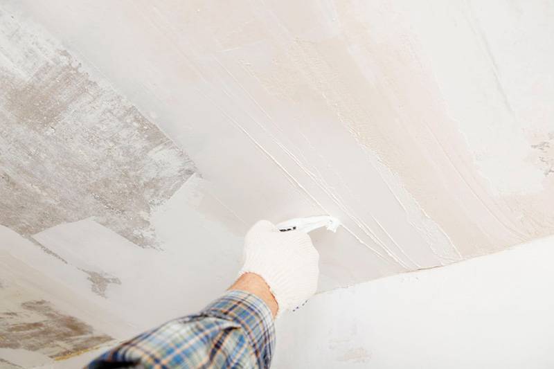 Какая шпатлевка для потолка лучше – виды шпаклевки, преимущества и недостатки, правила нанесения