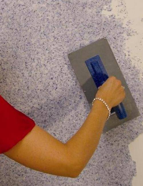 Как клеить жидкие обои на стену: пошаговая инструкция