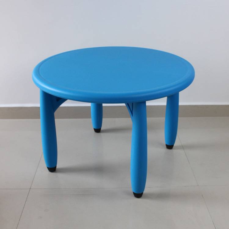 Детский круглый стол: пластиковый и деревянный закругленный столик в комнату