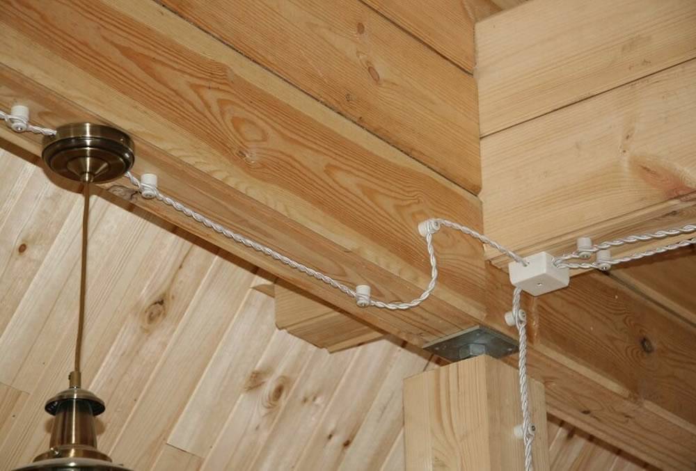 Делаем электропроводку в деревянном доме своими руками - инструкция, схемы, видео