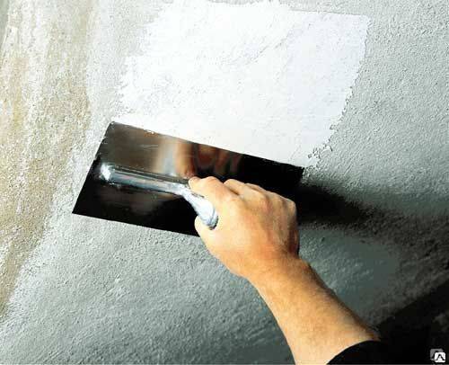 Шпаклевка потолка: как выровнять и отделать неровный при ремонте в ванной и на кухне