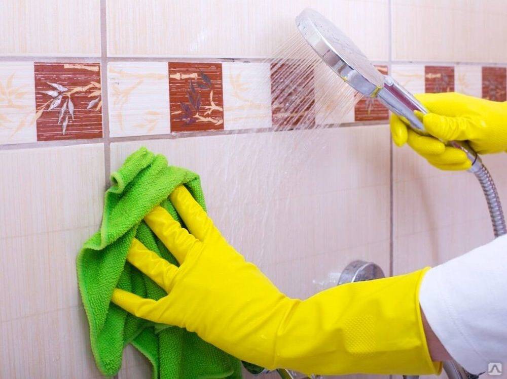 Как отмыть плитку в ванной от налета в домашних условиях и домашними средствами? чем отмыть плитку в ванной от известкового налета?