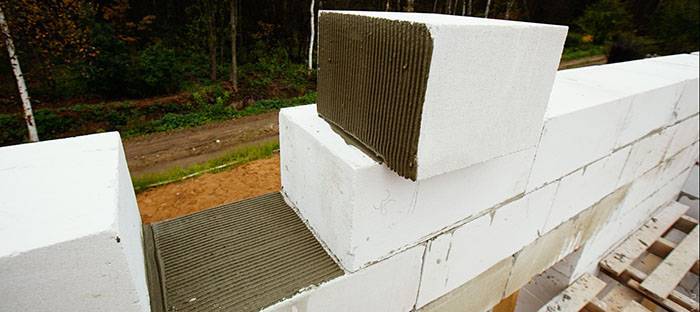 Кладка керамзитобетонных блоков своими руками: расчет количества и расход цемента, толщина стен, виды укладки, стоимость, видео