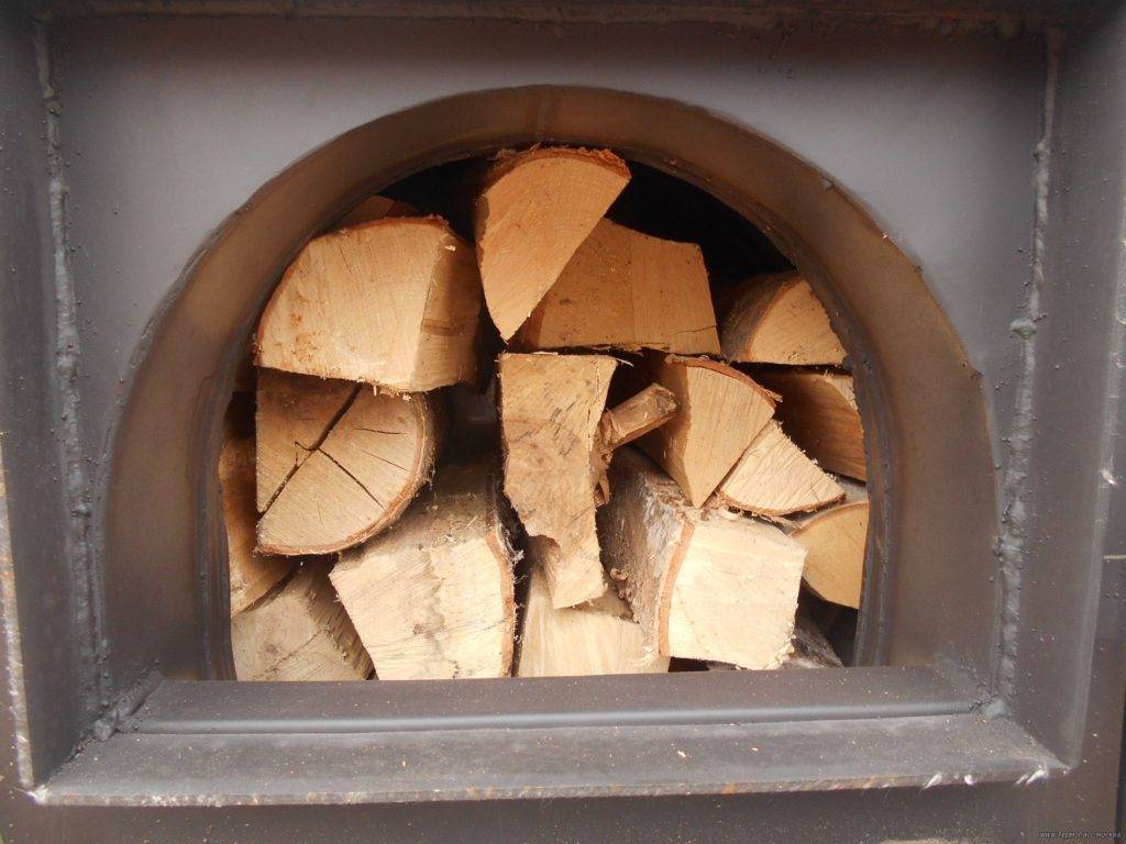 Какими дровами лучше топить печь - советы по выбору и хранению