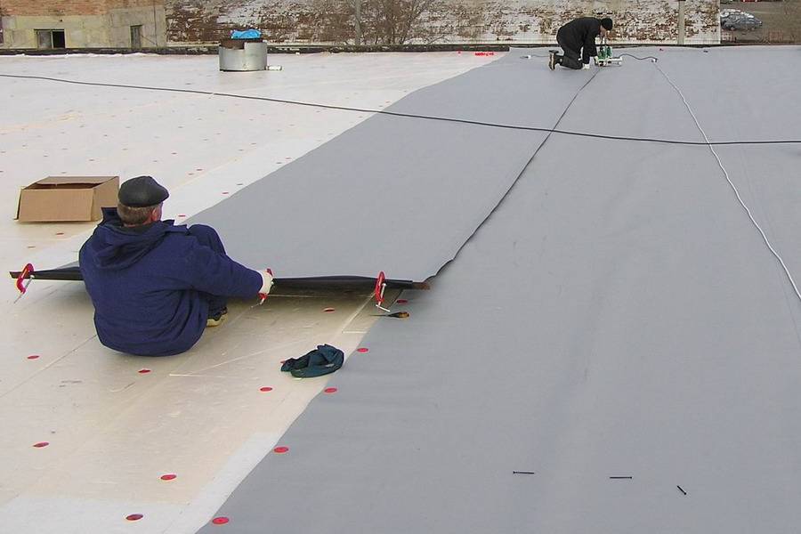 Гидроизоляция крыши под металлочерепицу: какую лучше выбрать, укладка и монтаж, фото