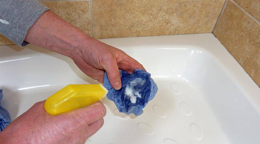 Чем отмыть силиконовый герметик с плитки, рук или ванны