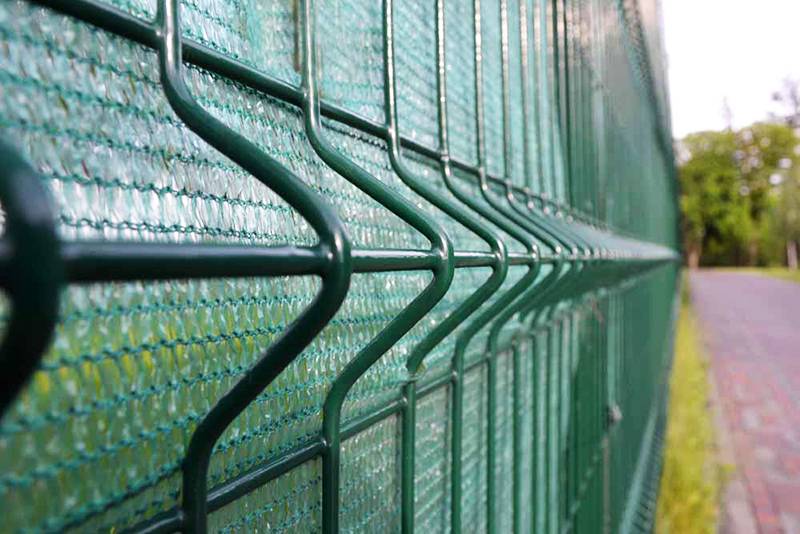 Забор из сетки гиттер своими руками: установка сварной секции 3д, размеры ограждения, монтаж своими руками (фото + видео)
