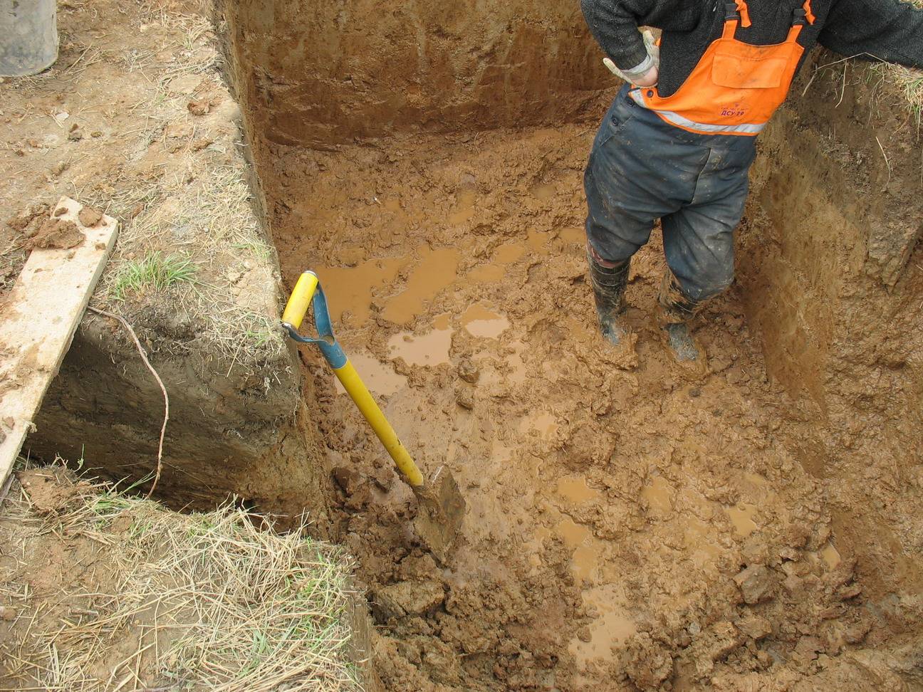 Как копать траншею под водопровод: видео-инструкция как выкопать своими руками, особенности копки вручную, сколько стоит, цена, фото