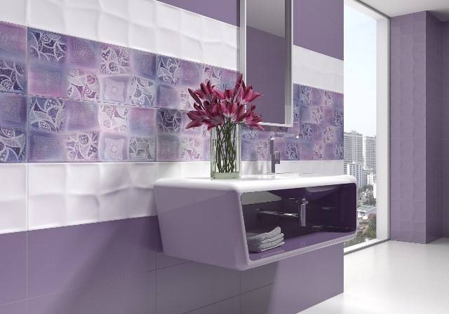 Дизайн ванной комнаты с сиреневой плиткой