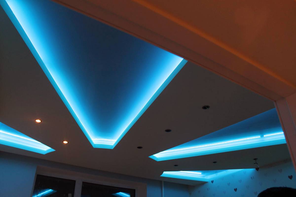 Как делать двухуровневые потолки из гипсокартона с подсветкой