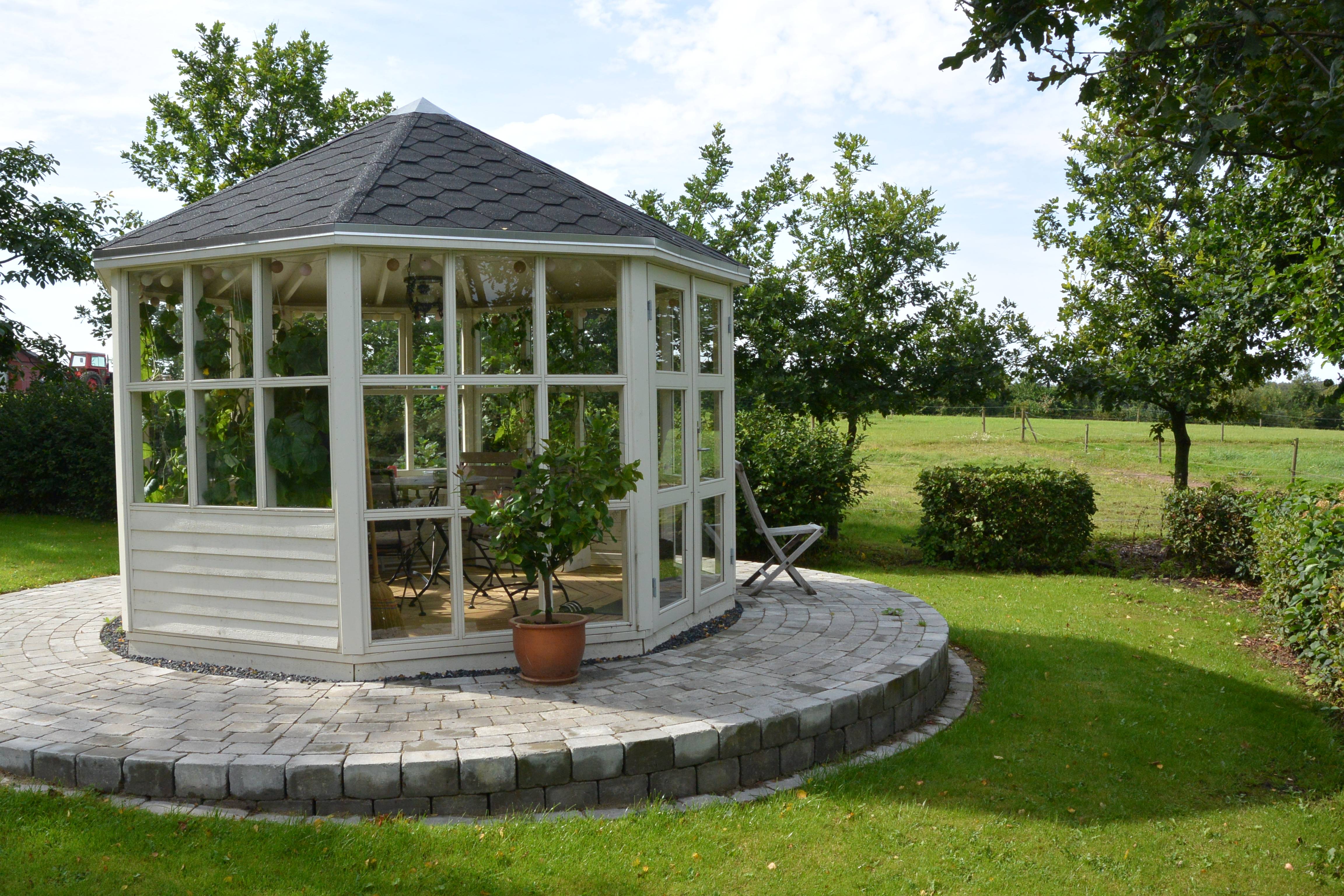 Садовые беседки (130 фото) - красивые идеи дизайна для дачи и сада