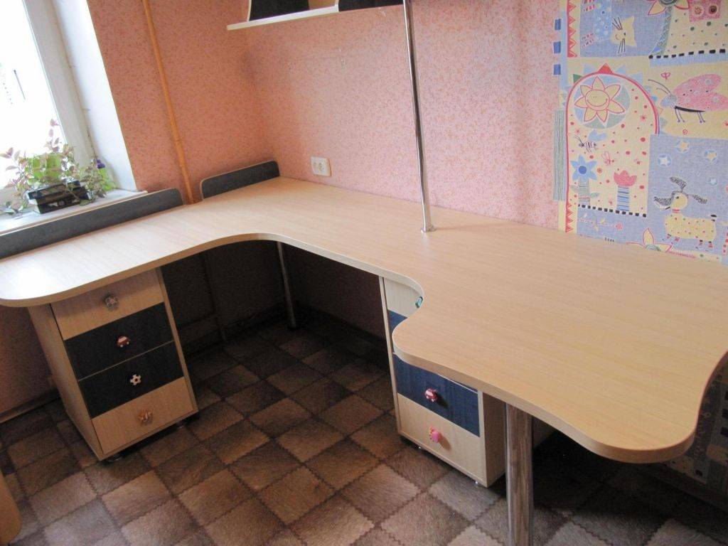 Письменный стол для школьника - фото 100 лучших идей для дома