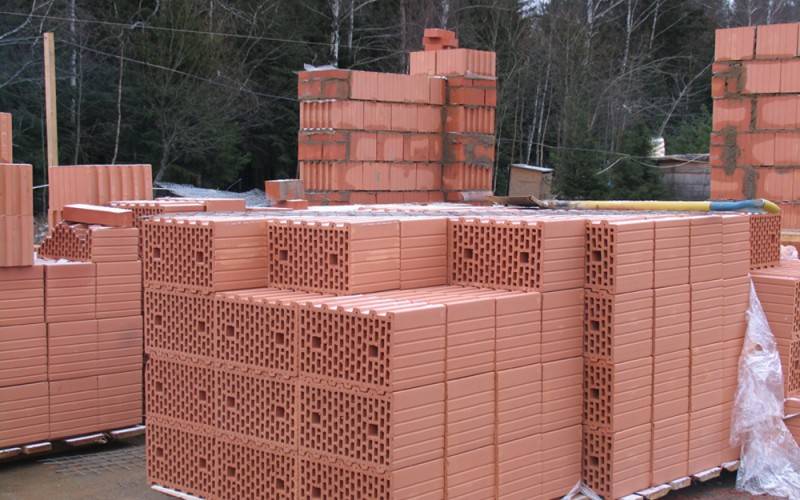 Как построить дом из керамических блоков?