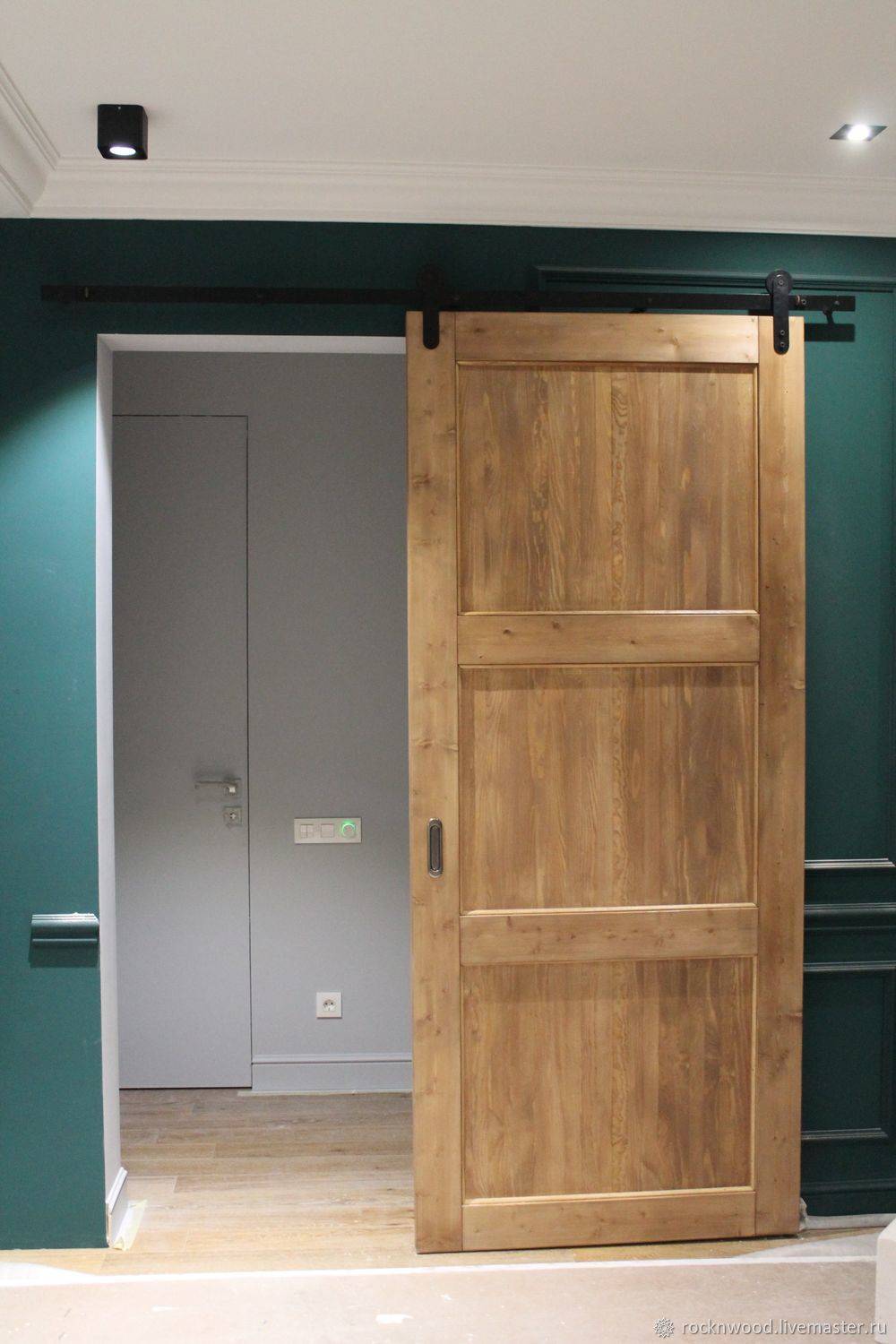Двери в стиле лофт: особенности выбора, варианты (40+ фото)